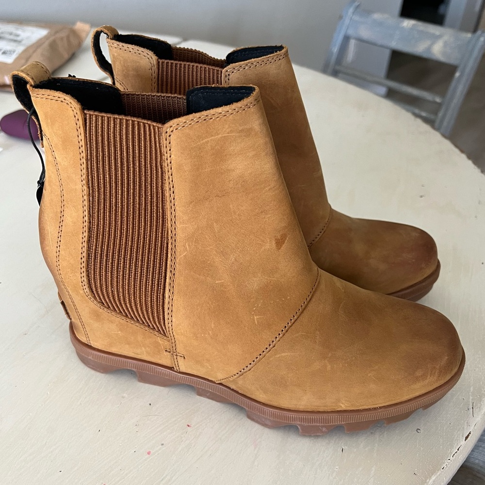 Brand new Sorel wedge boots